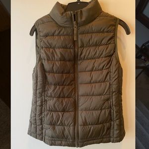 Ultra light packable puffy vest